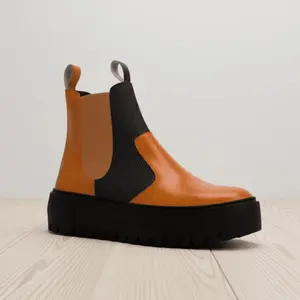 BYMANYC Broadway Essence Platform Chelsea Boots - Two-Tone Ankle Boots with Architectural Sole & Round Toe for Winter Walking