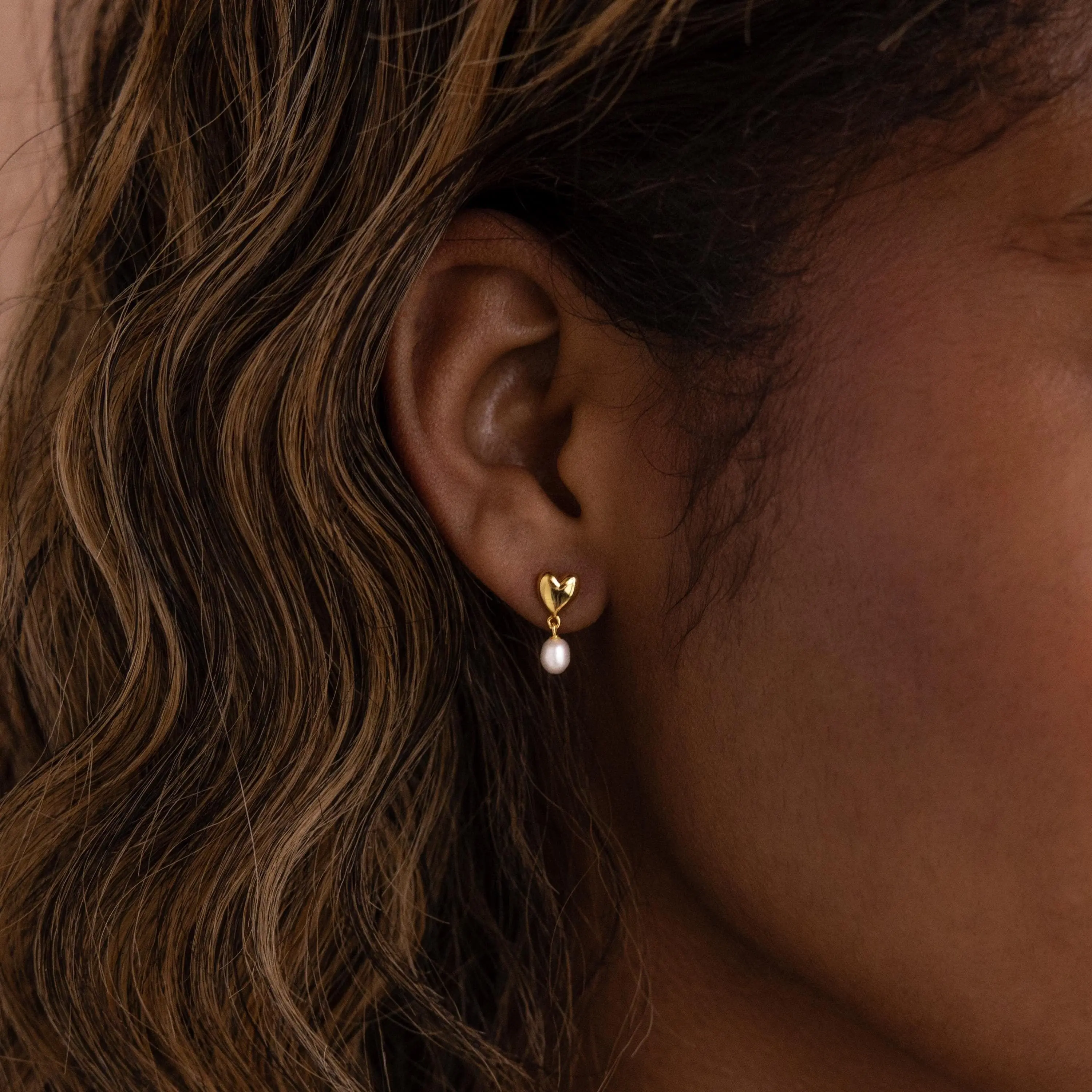 Heart Pearl Drop Earrings by Caitlyn Minimalist - Dainty Gold Heart Stud Earrings with Dangling Pearl Charm - Coquette Jewelry - Girlfriend Gift