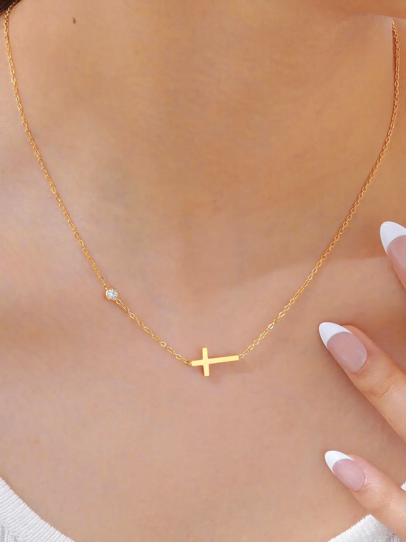 Women’s Minimalist Side Cross Stainless Steel Necklace - Small Zircon Accent, Light Luxury Gold Thin Chain Choker, Versatile for Daily Commute, Ideal Girlfriend Gift, Stainless Steel Necklaces