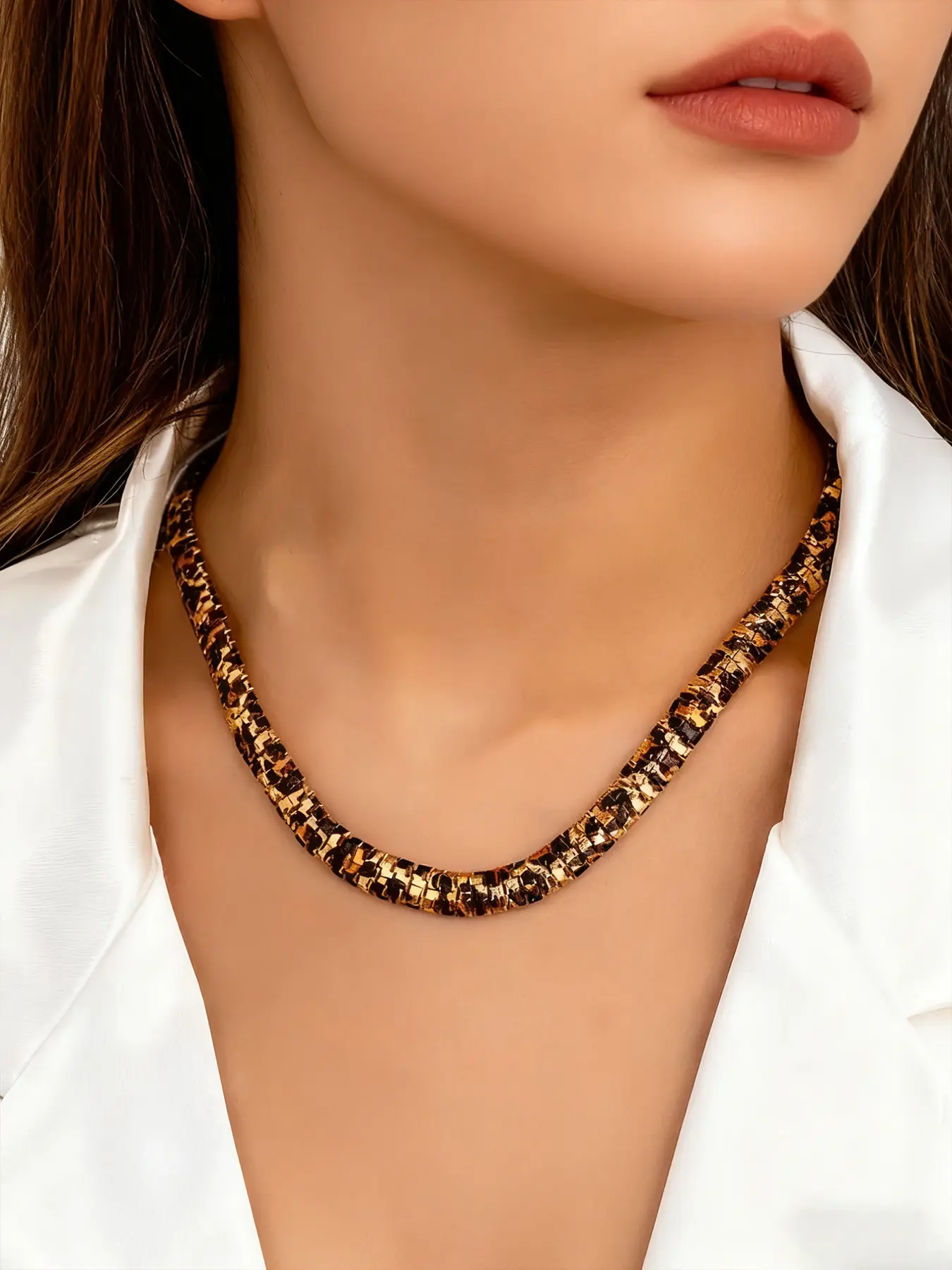 1pc Chic Leopard Print Necklace for Women - Sexy & Chunky Style, Iron Material, Perfect for Daily Wear & Parties - Versatile All-Season Accessory, Beachwear Accessory | Bold Statement Necklace | Iron Construction | Chunky Chain Alloy Necklace