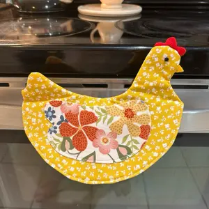 Chicken & Egg Potholder - Floral Design, Soft Material, Ideal for Kitchen Use