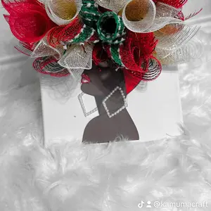 Luxurious Diva Wreath Wall-mounted Modern