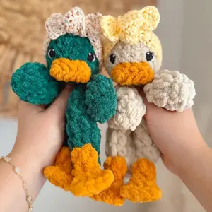 Baby Della Duck Lovey Amigurumi Crochet, Easy Low-Sew DIY Knitting & Crochet Yarn Craft Guide