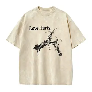 Love Hurts, Funny Praying Mantis Retro Vintage Ringer T-Shirt, Weird Random Shirt for Women, Man eater, Silly Shirt, Dark Humor Shirt, Crazy