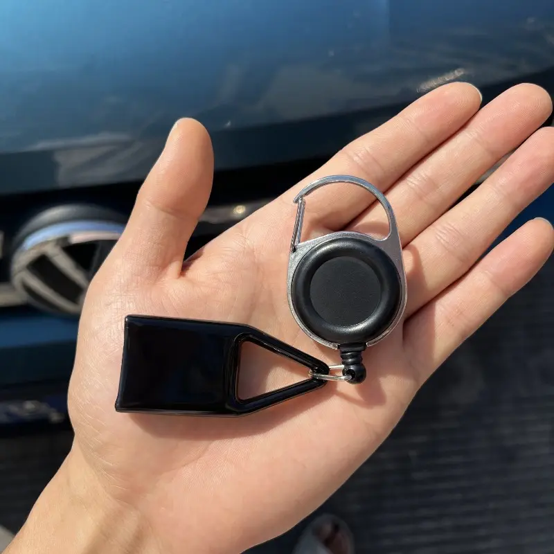 1pc Retractable Lighter Clip Car Keychain - Classic Lighter Cover with Assorted Colors for Convenient Accessory