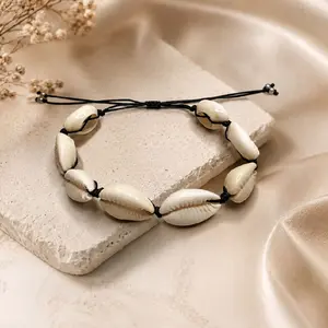 Pulsera de cordón ajustable con cuenta de concha blanca — Tema playero
