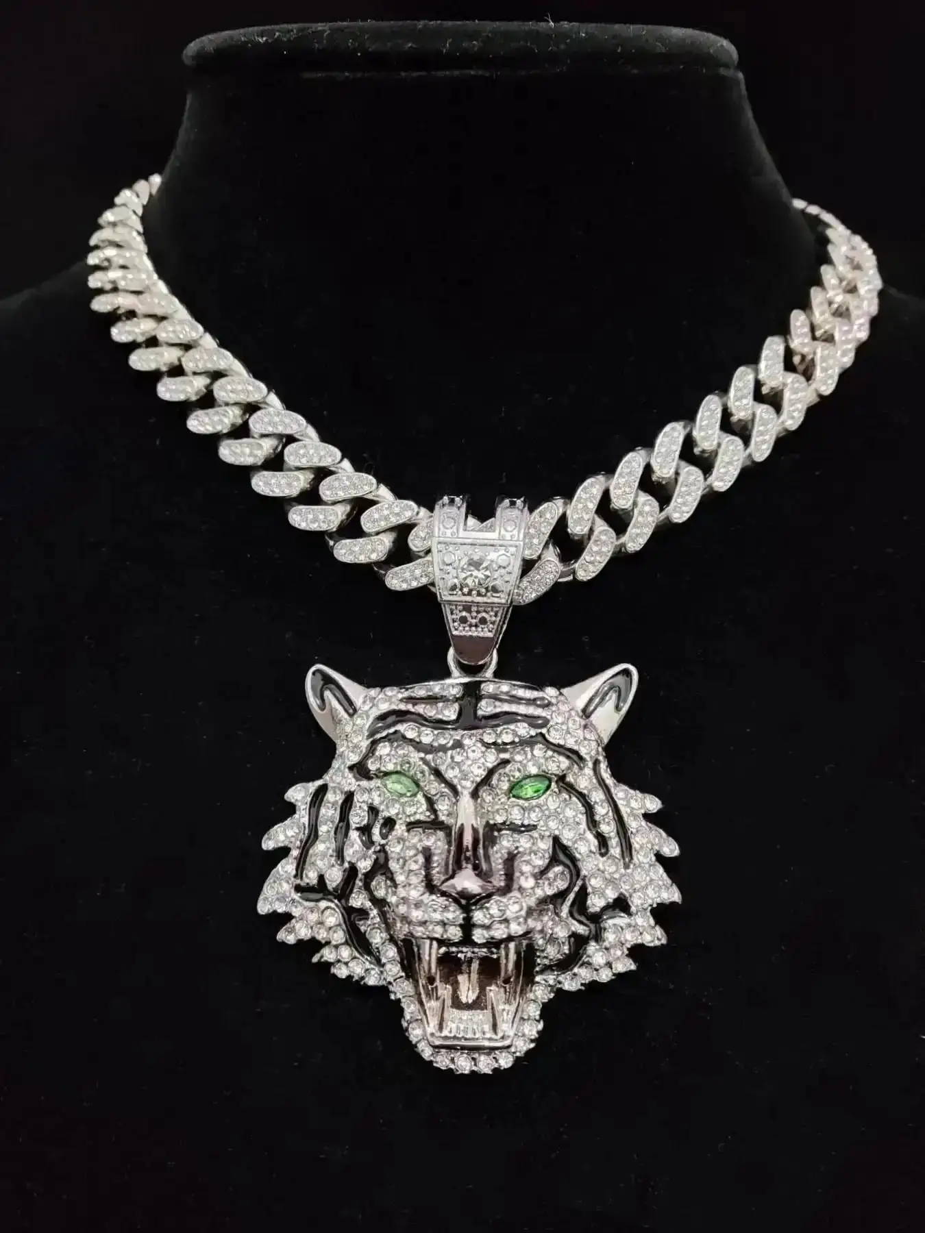 Hip Hop Luxury Rhinestone Tiger Shaped Pendant Necklace for Men Women Summer Chunky Cuban Chain Streetwear Cuban Link Chain Gift for Girlfriend