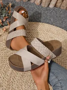2026 summer women's thick soled sandals, casual style woven flat sandals, solid color non slip comfortable beach shoes