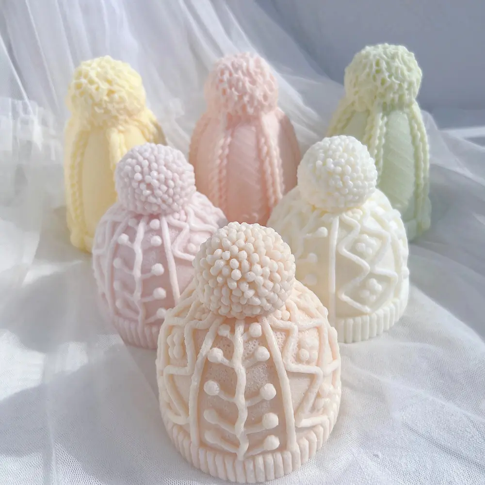 Yozu Knitted Santa Bobble Cap Soy Wax Candle, Silicone Cake Topper & Christmas Eve Home Decoration for Winter Festive Decor