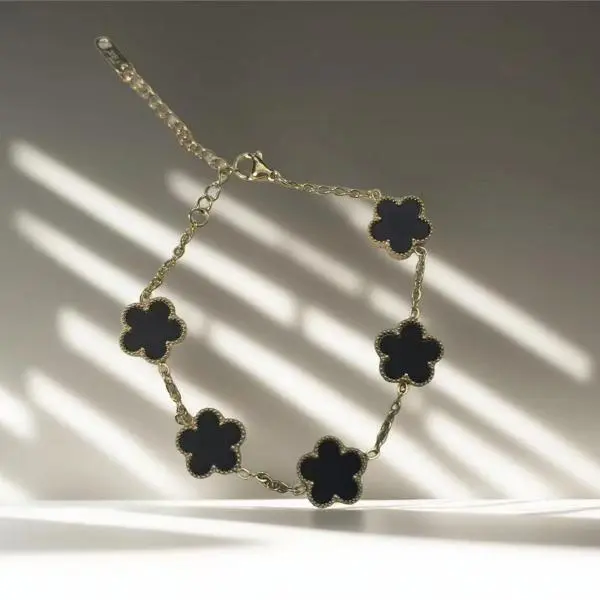 Fashion Bracelet with Popular Clover Design Unique Trendy Choice for Winter Fashion Enthusiasts Durable Non-Fading Accessory