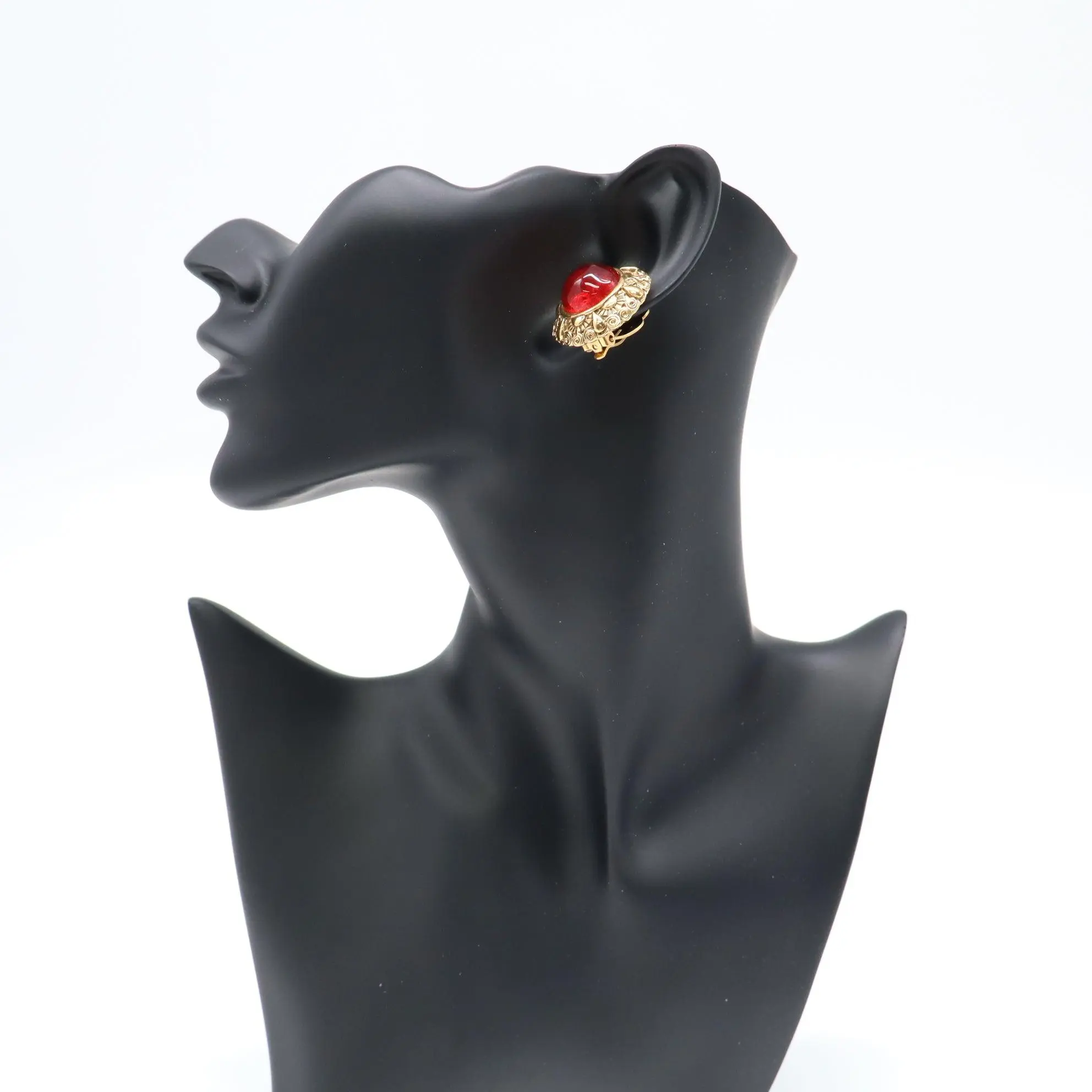 Pre-owned Chanel Vintage CC Gripoix Heart Clip On Earrings W21906