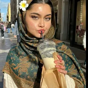 Elegant Green Pashmina Shawl with Paisley Pattern for Women's Fashion