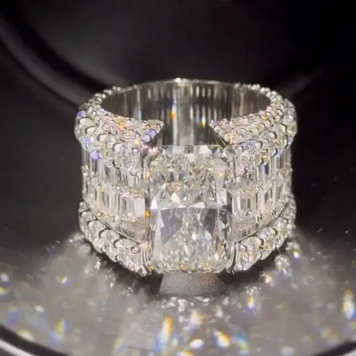 【1288】Jorrio Luxury Radiant Cut Wide Band Engagement Ring - Bling Effect, Meaningful Gift Option, Aligns with Engagement Ring Trends, Ideal for Anniversaries/Birthdays, Cubic Zirconia, Chunky Jewelry, Radiant Cut Ring, Meaningful Gifts