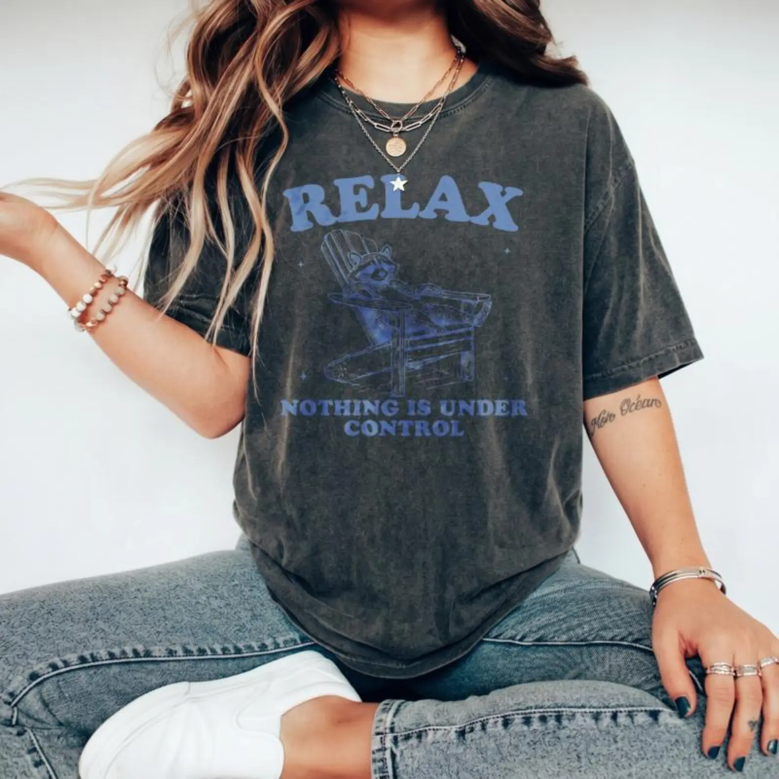 Relax Nothing Is Under Control Beach Lounge Chair Line Art T-Shirt, Vintage Distressed Relax Quote Oversized Tee, Women Casual Summer Vacation Short Sleeve Shirt