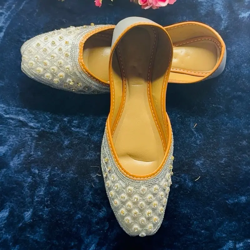 Women’s Punjabi Jutti - Silver Embroidered Mojari - Comfortable Wedding Shoes for Bridesmaids & Festivals - Traditional Indian Footwear