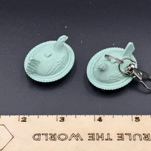 Light Green Roasting Hen Keychain 3D Print - Vibrant Colors & Detailed Design for Unique Accessory