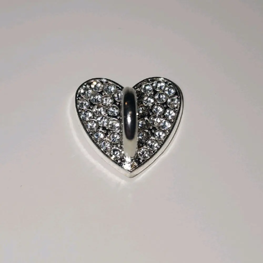 Bling Phone Hook Heart-Shaped Phone Accessories with Sparkling Rhinestones for Stylish Cellphone Decoration