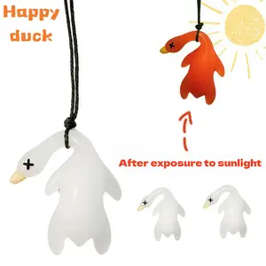 Vinnatsu UV Color Changing Duck Creative Pendant - Tool-Free UV Temperature Alert, Sunscreen Test Accessory, Car Accessory, Car Hanging Decoration, Bicycle Ornament