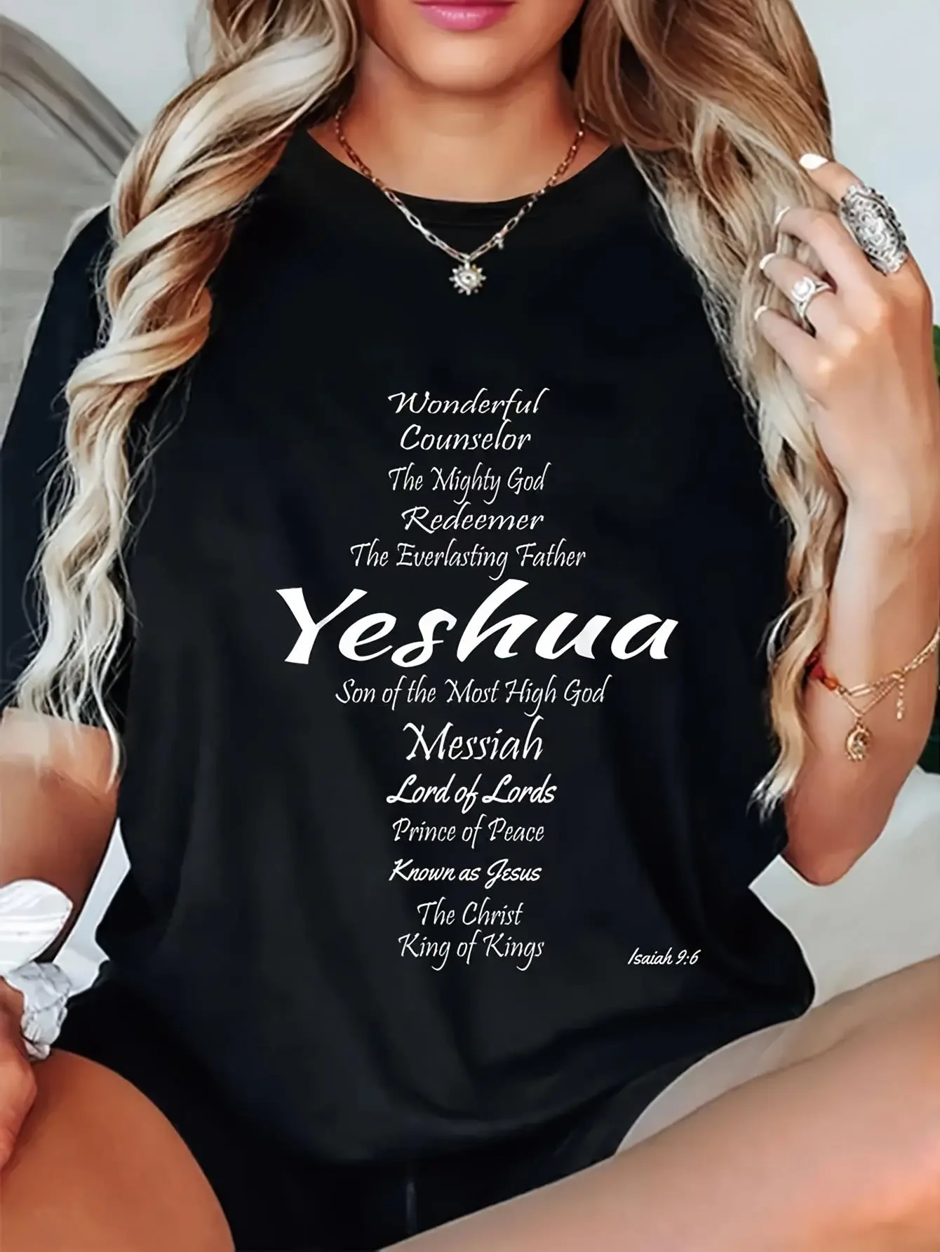 Inspirational Christian Graphic T-Shirt Featuring Yeshua - A Black Short-Sleeve Casual Tee with a Geometric Scripture Design, Suitable for All Seasons, Machine Washable, Comfortable Pullover Style, Elegant H-Line Silhouette