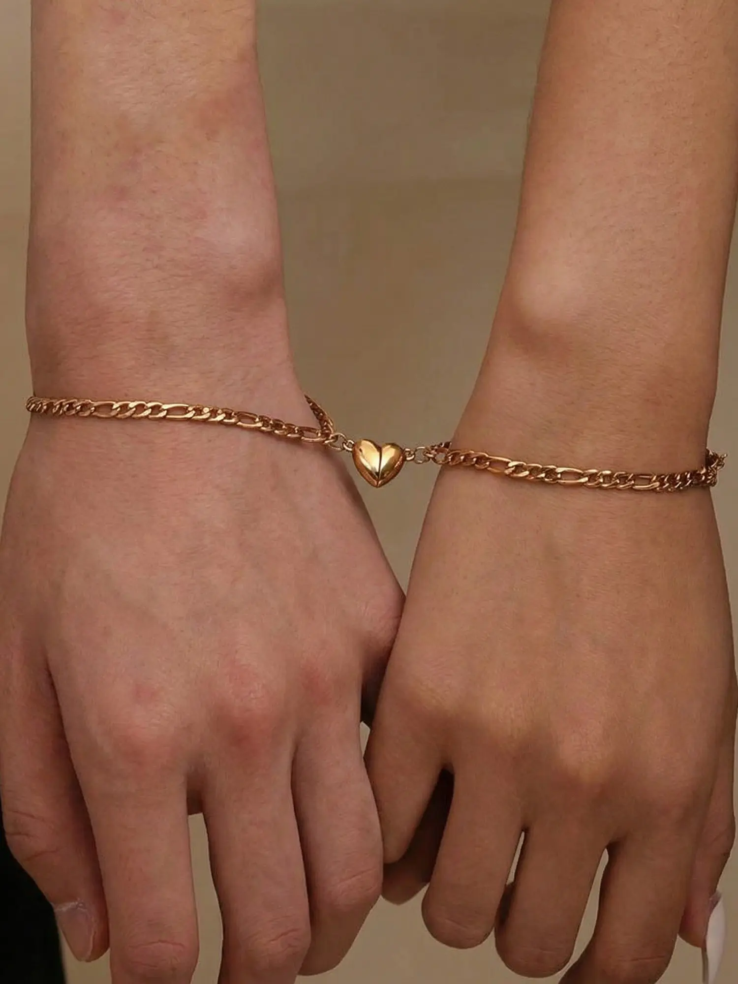 2-piece magnetic heart-shaped couple bracelet set, Fashionable couple bracelet, Couples bracelets, Matching Heart Bracelets, unisex stainless steel wrist bracelets, adjustable birthday gift jewelry