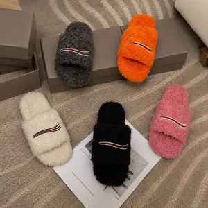 Soft & Trendy  New Warm & Stylish Plush Sports Slippers Outdoor sports slippers, unisex for men and women men women Slippers Ladies Winter Fur Fluffy Furry Warm Letters Sandals Comfortable Fuzzy Girl Flip Flop Slipper