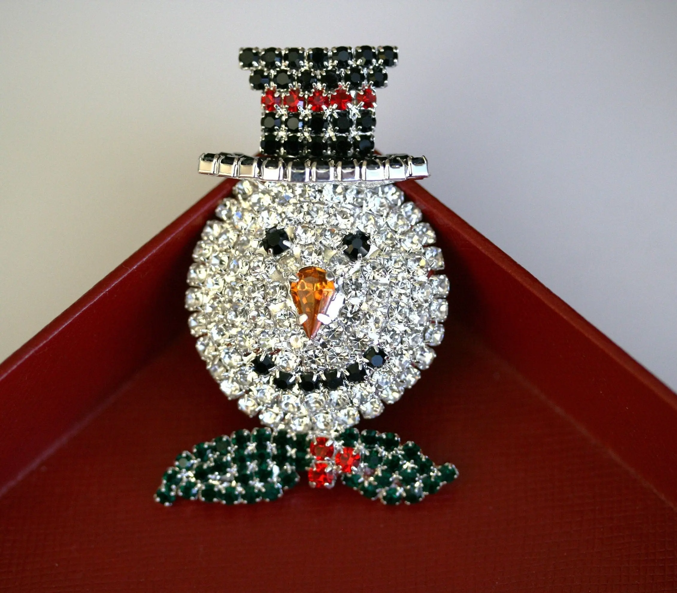 Festive Snowman Brooch, Holiday Theme Prong-Set Rhinestone Figure on a Silver-Tone Metal Base, Fashion Jewelry with Safety Clip, 2x1.375 in, Rhinestone Set, All Prongs