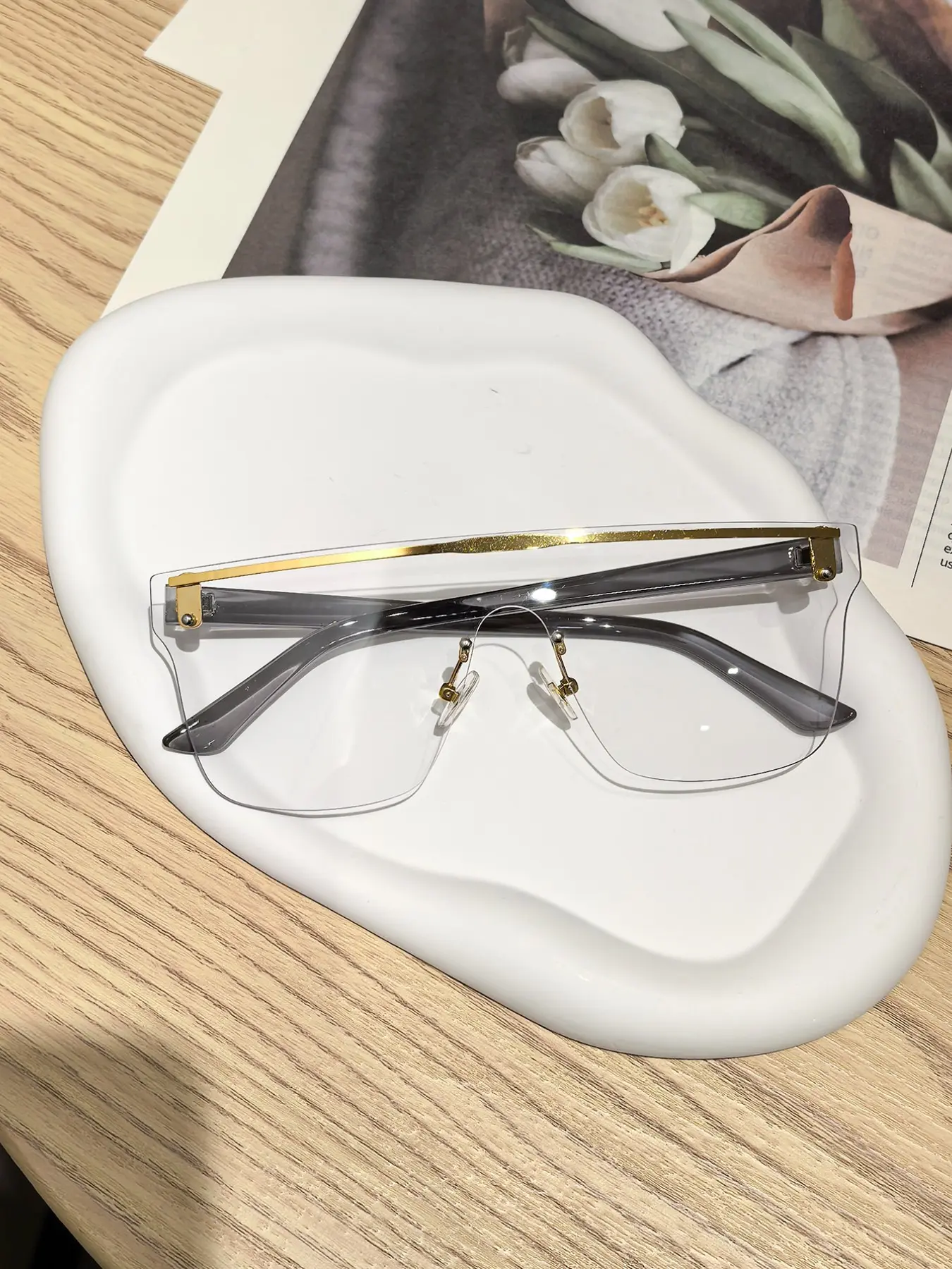Trendy Women's Frameless Clear Sunglasses, Cool Transparent Goggles, Ideal for Daily Wear and Fashion Styling, Perfect Accessory for Any Occasion