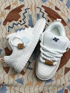 New Low-Top Lace-Up Bread Shoes for Men, Casual Canvas Sneakers, Sports Shoes, Fashion Streetwear, All Season Wear, Large Size Available, Trainer