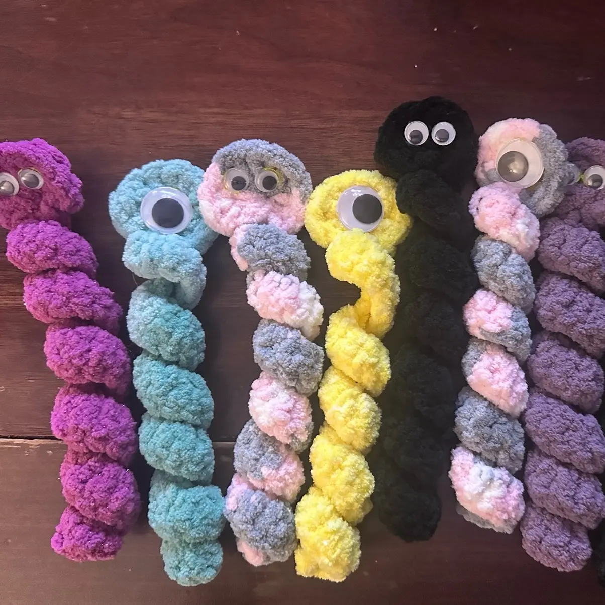 Crocheted Worry Worm Fidget - Handmade Stress-Relieving Tool for Anxiety Management and Focus Improvement Adult and Kids