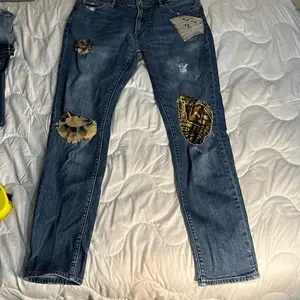 Abercrombie & Fitch Embroidered Jeans Waist: 32, Inseam: 28 inches trendy jean Womenswear Bottom Women Pants Comfort Denim Streetwear