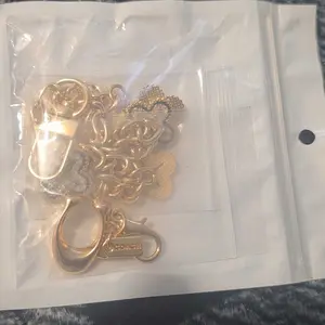 2Pcs Gold Initial C Bag Charm Rhinestone Clover Purse Chain Strap Old Money Handbag Accessories Fashionable Chain Strap