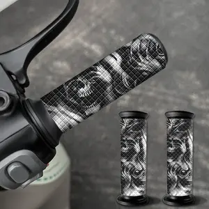 2PCS Horror Style Personalized Skull Head Motorcycle Grips Stickers, Sticker Decals, Waterproof and Anti Slip Stickers, Self-adhesive Modification Decoration for Electric Bike, Bicycle and Motorbike Grips, Perfect Gift for Cycling Enthusiasts