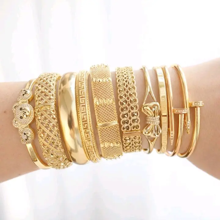 (B16)(B17)  GoldplatedBangle for Women - Luxurious  - Versatile for Casual & Formal Occasions - Beautiful  Gold Color - Ideal for Elegant Accessories  7.5 cm* (1 bangle)
