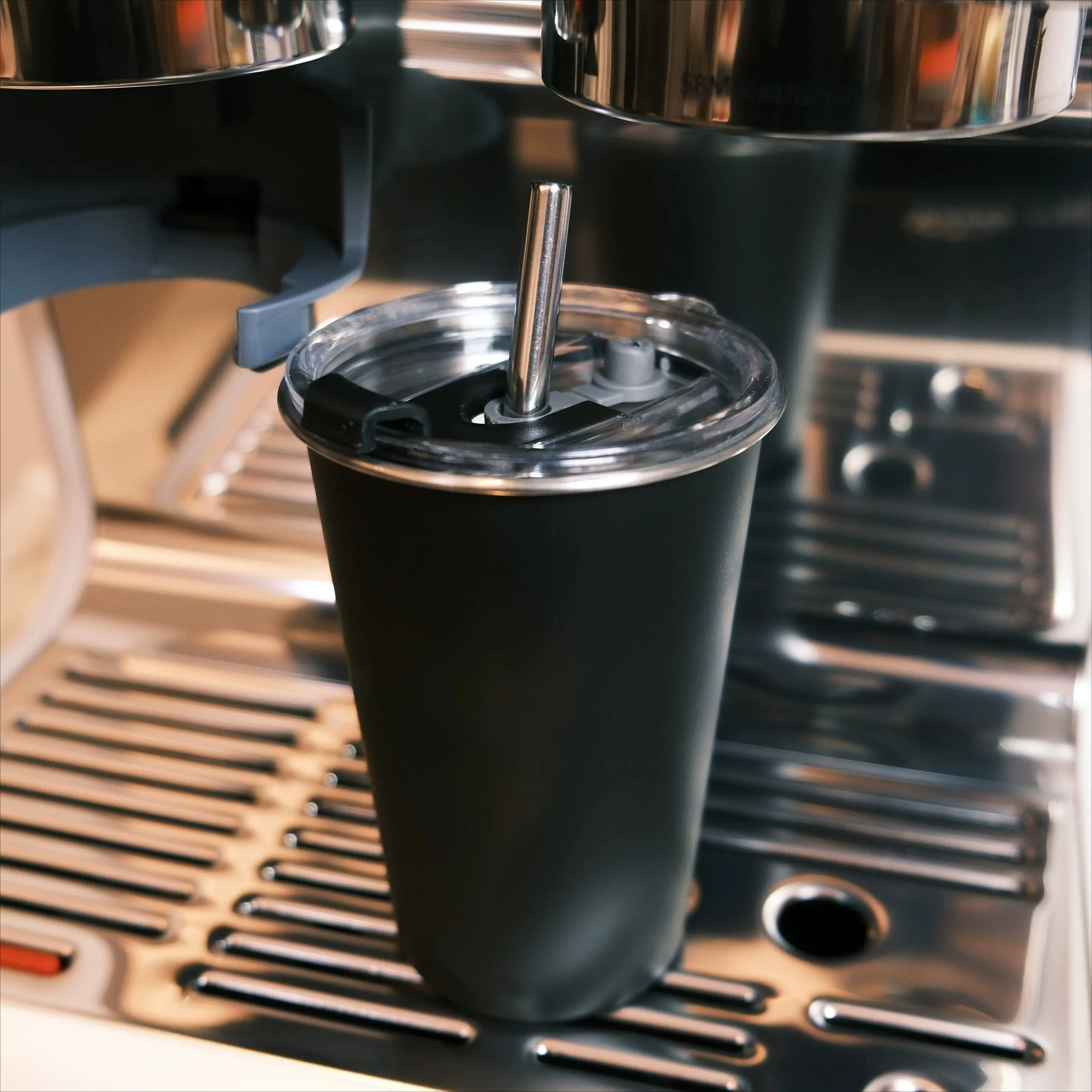 Double Wall Stainless Steel Coffee Tumbler, Black Insulated Travel Cup with Clear Flip Lid & Metal Straw, Reusable Cold Hot Drink Mug for Office Cafe Travel