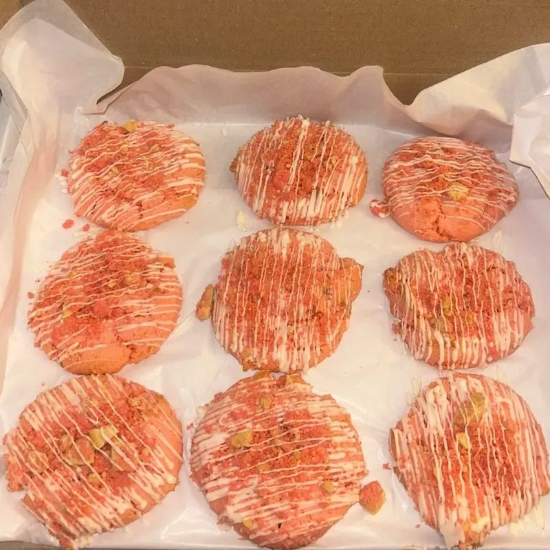 Strawberry Crunch Cookies
