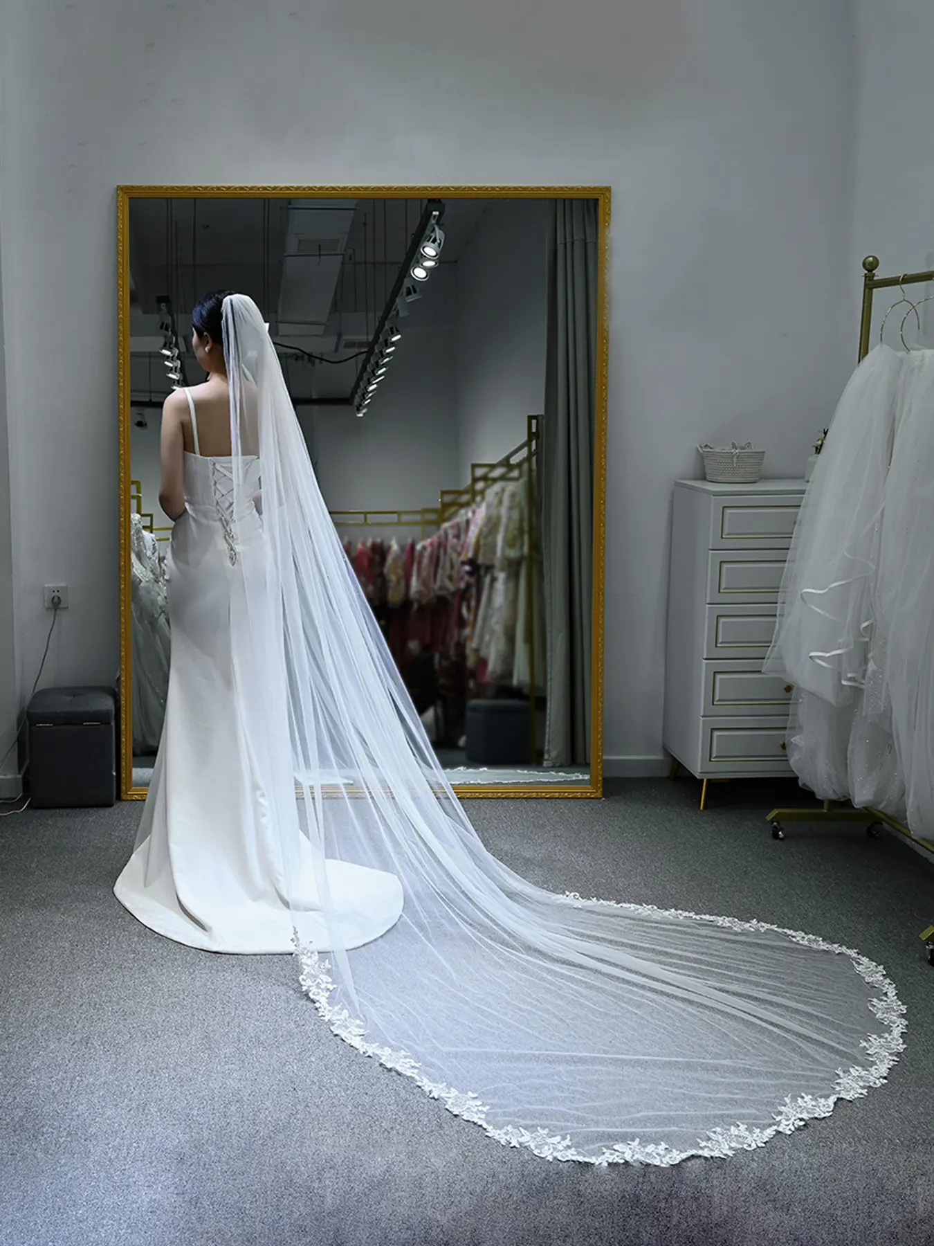 Elegant Bridal Veil with Lace Trim, Lace Drop Veil, Trailing Veil, Wedding Church Train Veil, Perfect for Brides, High-Quality Fabric, Wedding Veils for Brides, The Wedding Veil