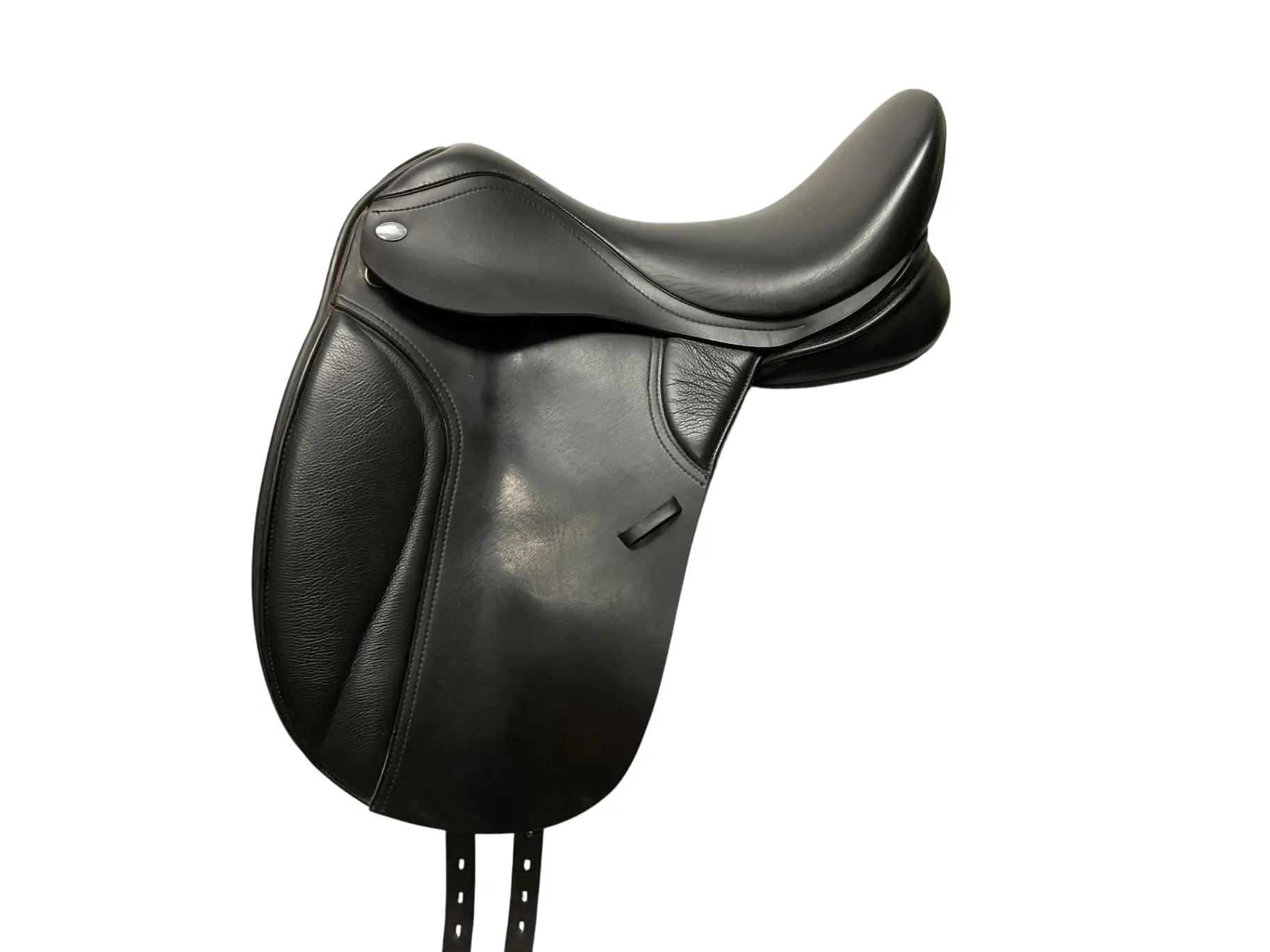 Used High Wither Dressage Saddle 18 in - Black Synthetic & Leather Horse Tack with Moderately Deep Seat for Equestrian Sports, Interchangeable Gullet, Horse Riding, Half Length Front Shoulder Gussets, Horse Riding Dressage
