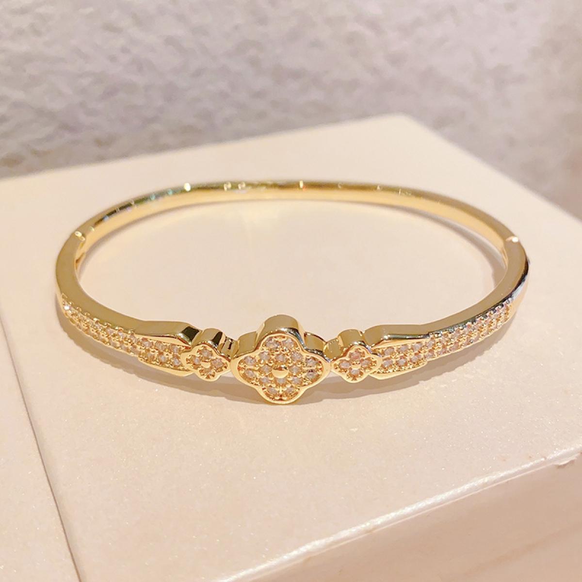 Luxury Clover Bangle Bracelet for Women, Elegant Floral Motif Sparkle Bangle, Premium Polished Statement Bangle, Trendy Aesthetic Formal Jewelry, Timeless Anniversary Birthday Gift for Her