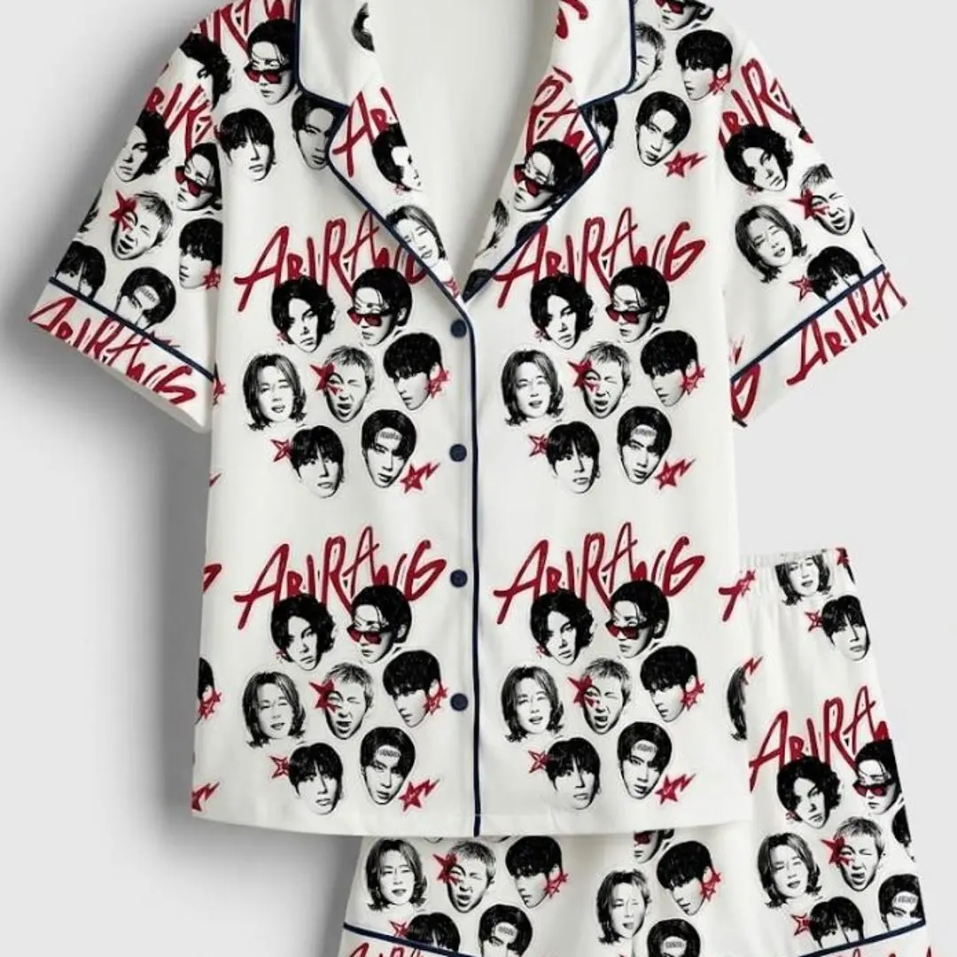 Kpop Idol Pajama Set - Cool Graphic K-pop Sleepwear - Short Sleeve Women's Nightwear - Unique Gift for Kpop Lovers