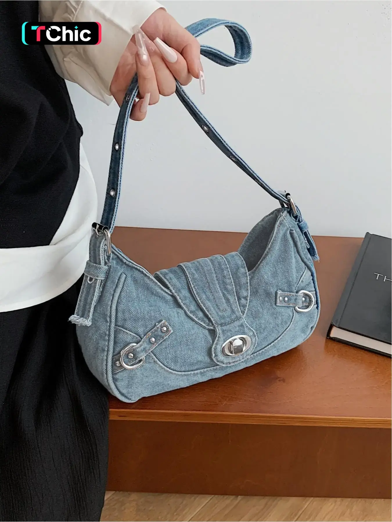 Retro hot girl denim commuter underarm bag new autumn and winter niche design motorcycle bag versatile single shoulder crescent bag, Versatile shoulder bags, suitable for workplace commuting, shopping, daily use