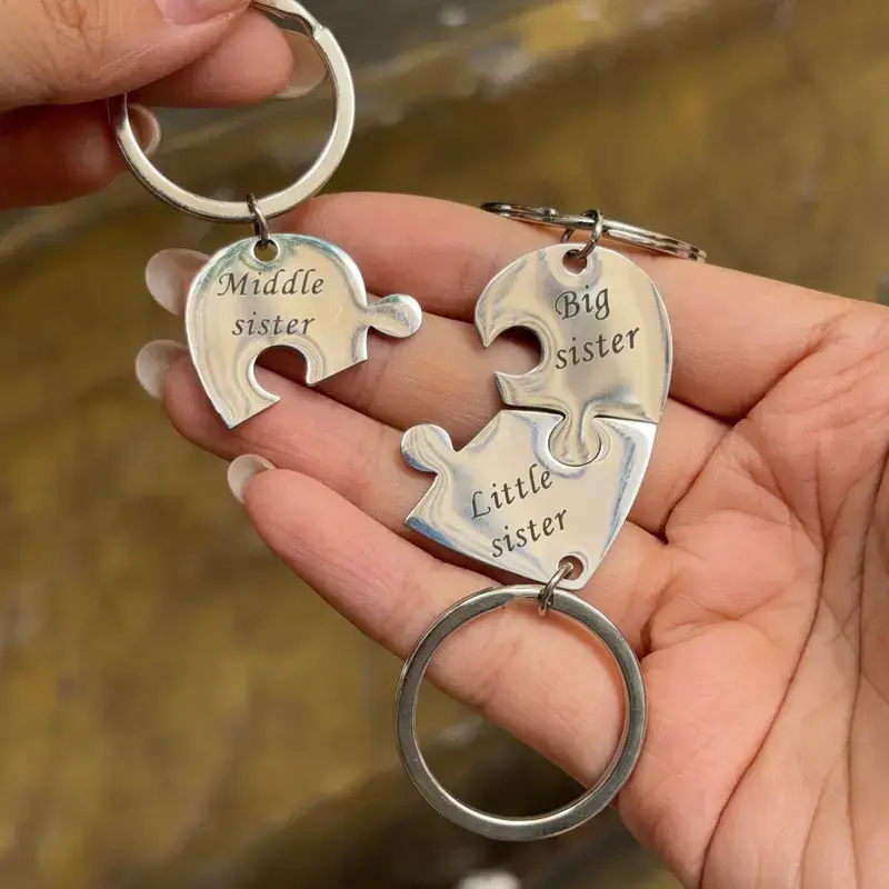 3-piece sisters heart shaped splicing key chain, Big/Middle/Little Sister， Big, medium and small sister souvenir gifts, sisters friendship accessories gifts