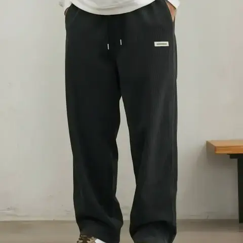 Men's Letter Patched Drawstring Waist Pants Comfy Straight Leg Trousers for Daily Wear, Casual Street Trousers, Men's Bottoms for All Seasons, Casual Pocket Waist, Drawstring Loose Pants, Adjustable Waist Trousers, Casual Relaxed Fit