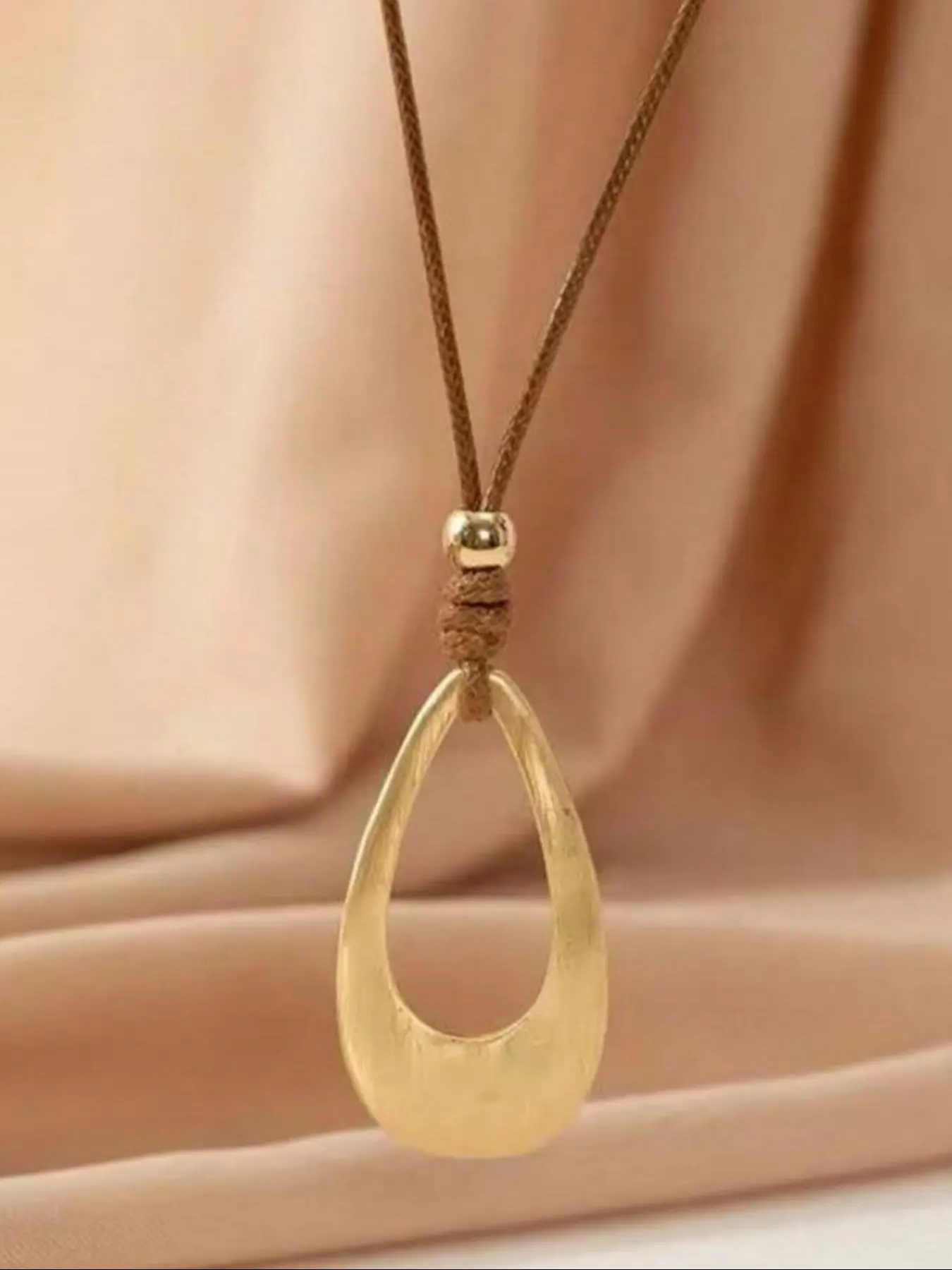Vintage Teardrop Shaped Pendant Necklace for Women for Gift, Clavicle Matching Necklace, Stainless Steel Jewelry for Daily Decor, Jewelry Accessory, Daily Wear Necklace, Dainty Boho Necklace, Casual Style Necklaces, Dainty necklaces