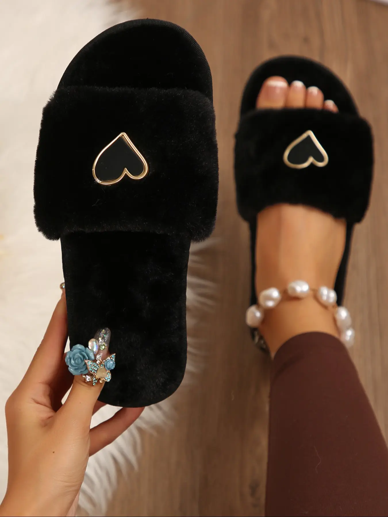 Women's New Faux Fur Home Slippers, Fashion Simple Design, Cool Heart Decoration, Soft Plush, One-Piece Easy Wear, Fall & Winter Comfort, Fuzzy Warm Slippers, Soft Fluffy Footwear, Fashionable Soft Slippers, Indoor Home Slippers