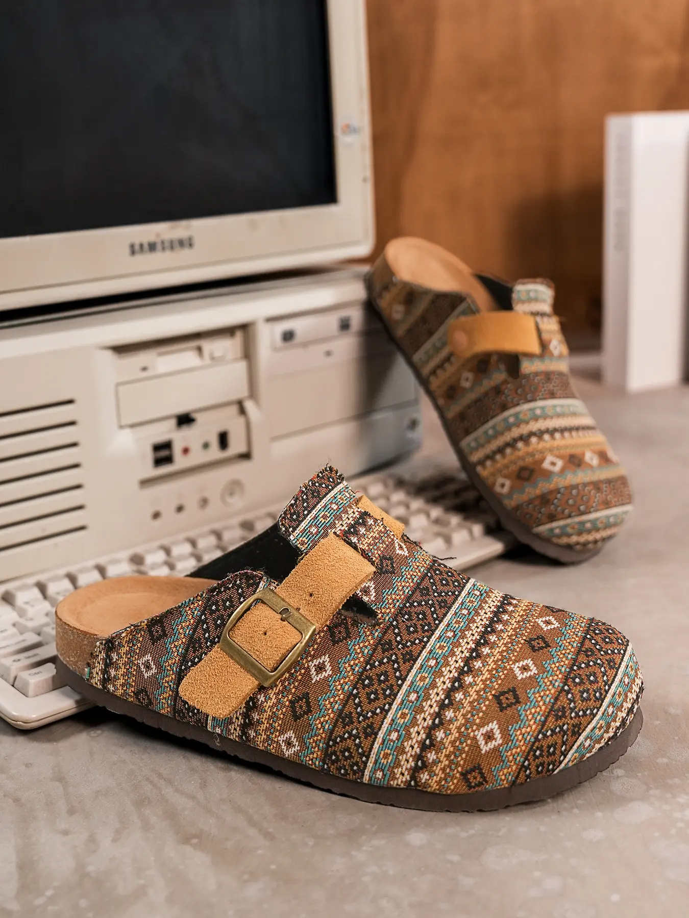 Men Women Boho Slip On Mules Clogs Shoes, High-End Totem Design, Comfortable Casual Wear, Perfect Gift, Ideal for Outdoor & Home Relaxation, Footwear