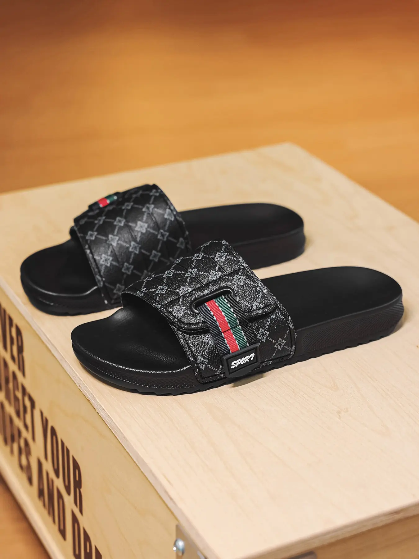 Men's Print Outdoor Beach Slippers, Non-Slip and Comfortable, Suitable for Indoor and Outdoor, Lightweight Casual Summer Footwear
