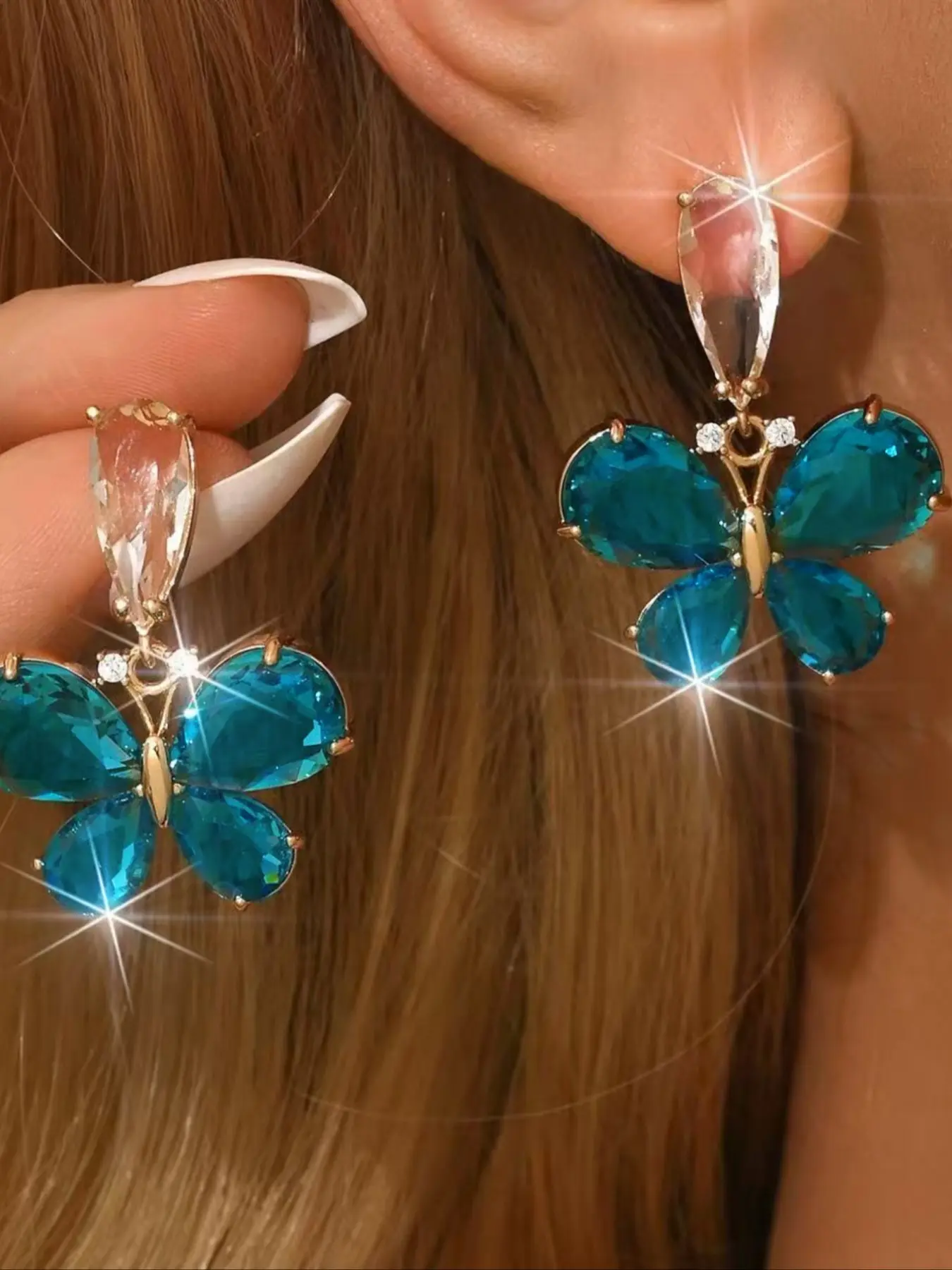 1 pair of fashionable ladies' butterfly rhinestone earrings, Chic Gorgeous Jewelry, elegant and suitable for wearing at parties and parties, the perfect gift for ladies