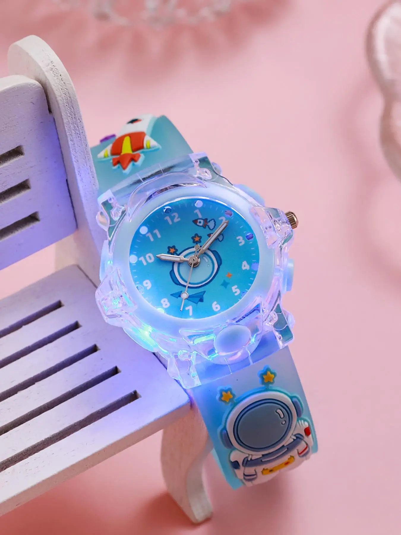 Cute Cartoon Spaceman Design Luminous Watch, Fashionable Silicone Watch for Kids, Round Dial Analog Watch for Girls & Boys, Birthday Gift