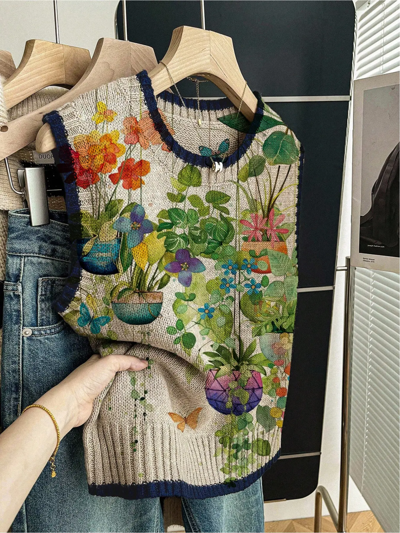 One piece + Women's spring/summer casual loose-fit round-neck sleeveless knit top. Dark blue contrast trim + color-block green Floral plant print. Perfect for school - layer or wear solo!