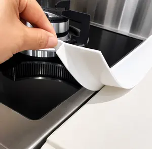 Kitchen Stove Gap Cover Strip – Heat Resistant Silicone Counter Gap Filler for Stove & Counter, Spill Blocking Kitchen Protector, Easy Clean Flexible Gap Sealer